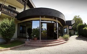 Tennis- Und Freizeitzentrum Neudoerfl